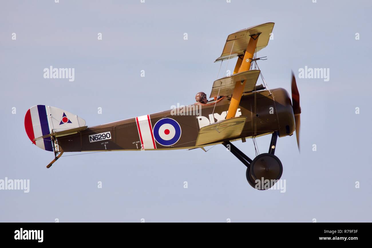 Sopwith Triplane volant à l'Airshow spectacle militaire 2018 à Old Warden Banque D'Images