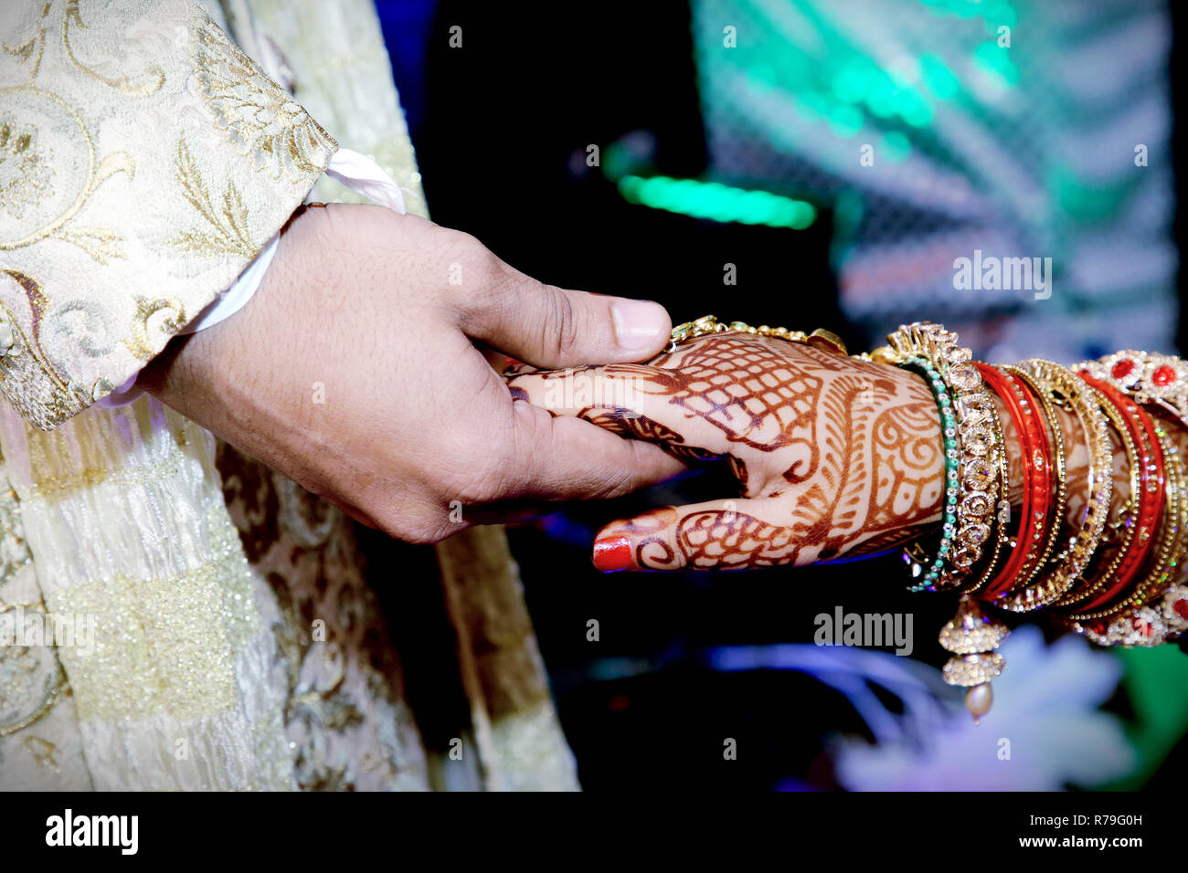 Bride & Groom Part' ensemble dans Indian Wedding Banque D'Images