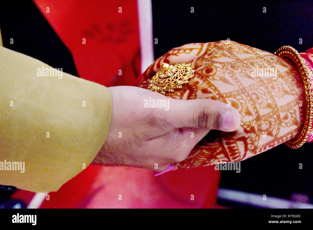Bride & Groom Part' ensemble dans Indian Wedding Banque D'Images
