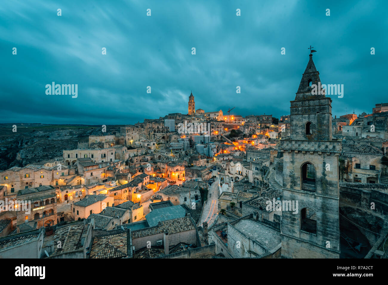 Une vue de la nuit de Matera, Basilicate, Italie Banque D'Images