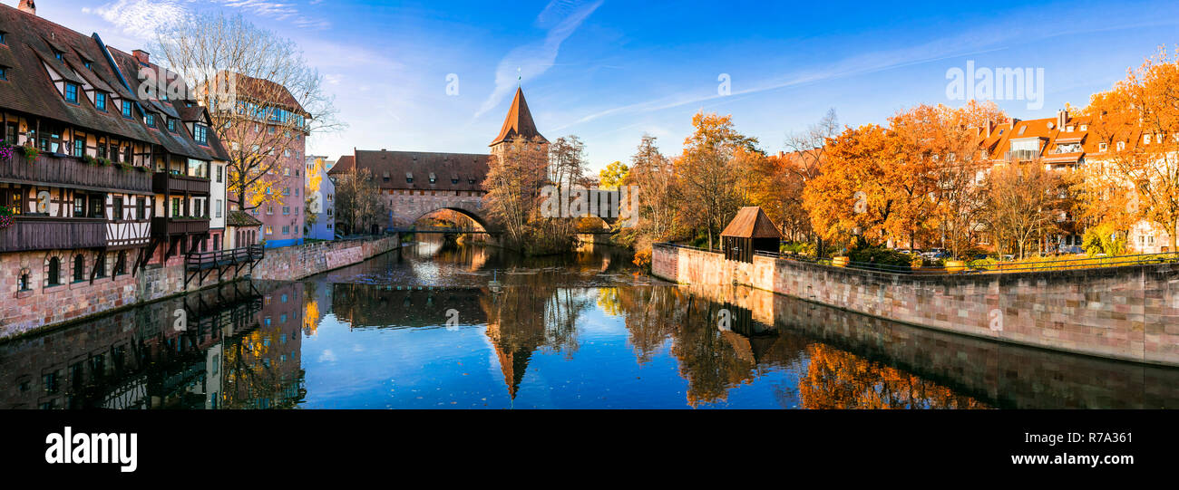 Belle vue sur la ville de Nuremberg,avec des maisons traditionnelles et la rivière, Bavière, en Allemagne. Banque D'Images