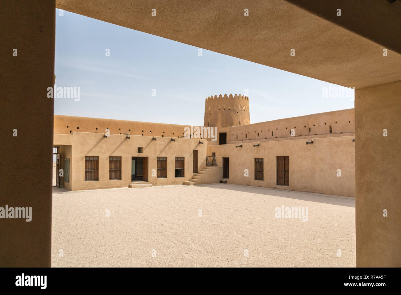À l'intérieur de vieux Al Zubara Fort (Az Zubarah fort), forteresse militaire du Qatar historique construit à partir de la roche de corail et de calcaire et cimentés par un mortier de terre Banque D'Images