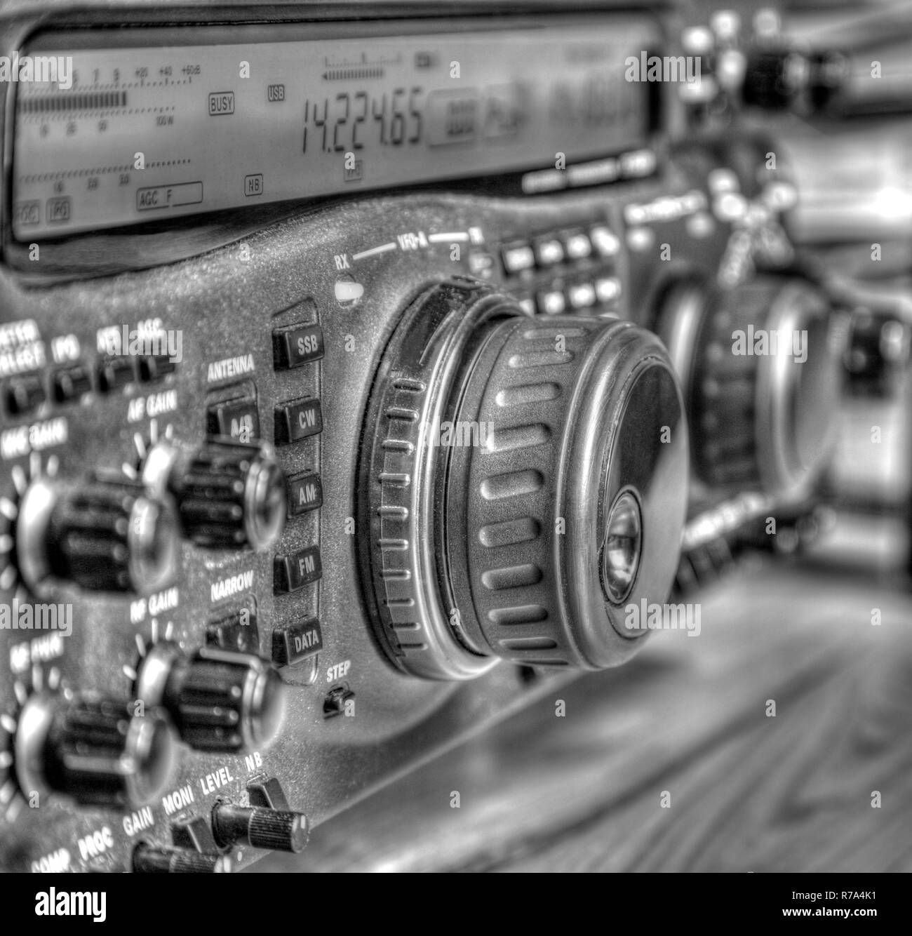 Amateur radio haute fréquence moderne en noir et blanc de l'émetteur-récepteur Banque D'Images