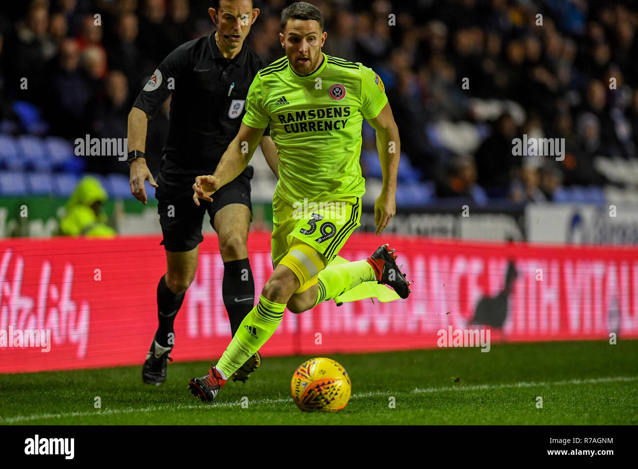 Madejski Stadium, Londres, Royaume-Uni. 8 décembre 2018. Sky Bet Championship, lecture v Sheffield United ; Conor Washington (39) de Sheffield United fonctionne en bas l'aile Crédit : Phil Westlake/Nouvelles Images, la Ligue de Football anglaise images sont soumis à licence DataCo Crédit : News Images /Alamy Live News Banque D'Images