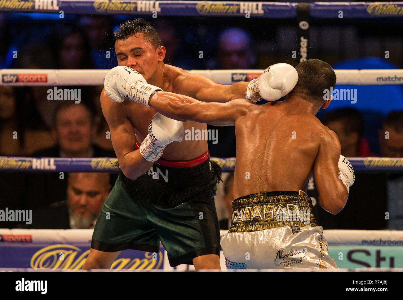 FlyDSA Arena, Sheffield, Royaume-Uni. Dec 8, 2018. La boxe, l'Eliminator pour le monde super-légers WBA Super titre, Kell Brook contre Michael Zerafa ; Kid Galahad (GBR) et Brayan Mairena (NIC) en action lors de leur concours de poids plume sur l'undercard : Action Crédit Plus Sport/Alamy Live News Banque D'Images