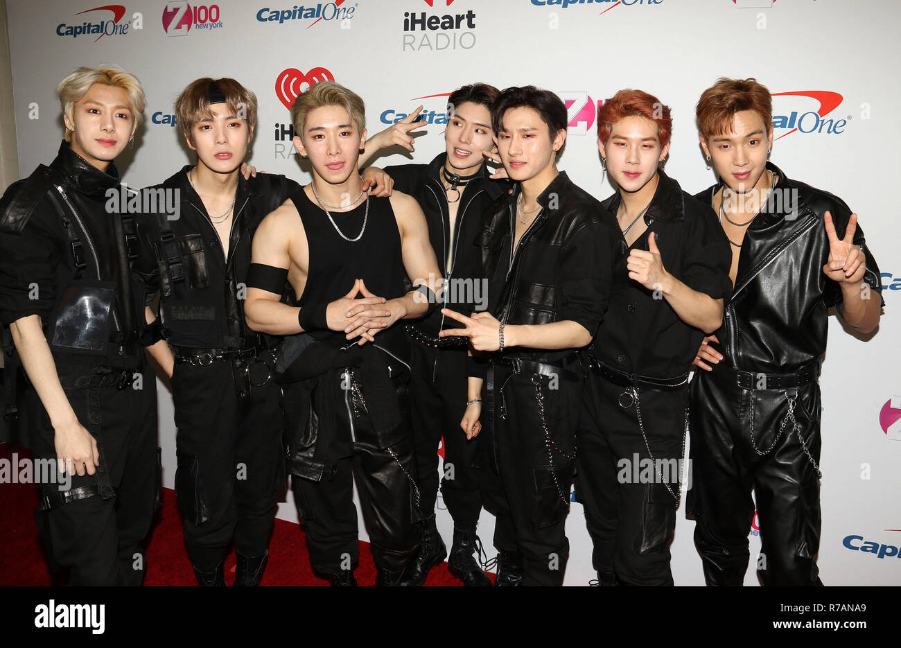 New York City, New York, USA. 7 Décembre, 2018. Les membres de la bande  (L-R) HYUNGWON, MINHYUK, WONHO, KIHYUN, I.M, JOOHEON SHOWNU, et d'assister  à la 2018 MONSTA X Z100's Jingle Ball