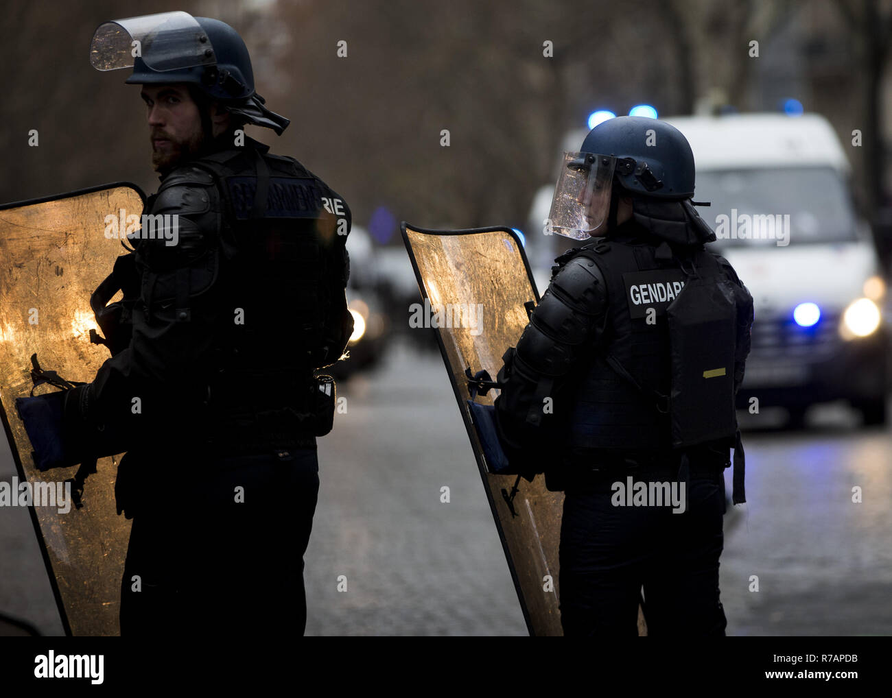 Paris France Dec 8 2018 Les Officiers De Crs Vu Près De
