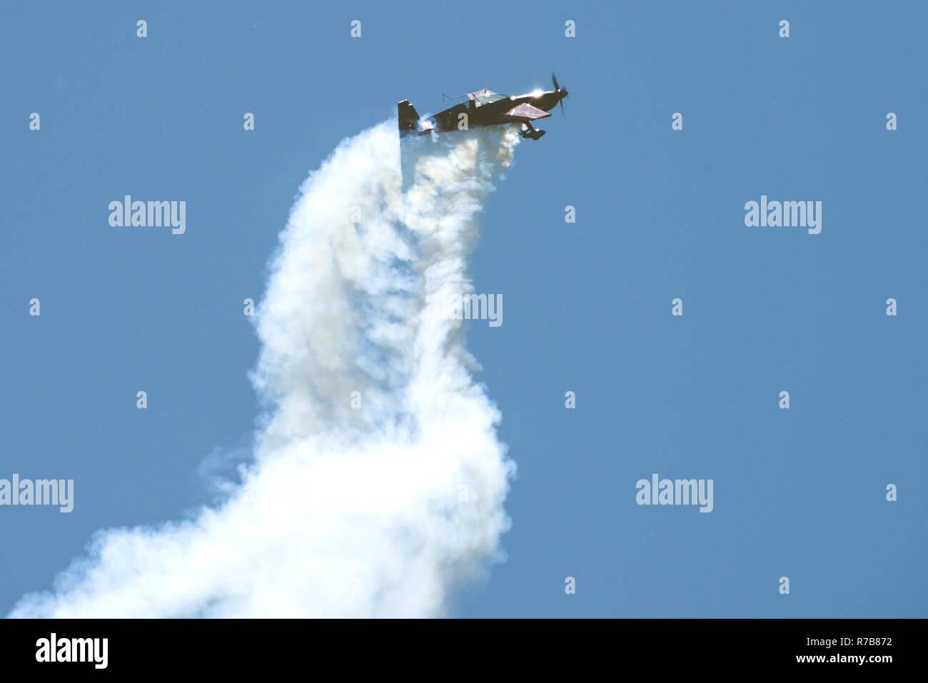 Les ailes de Solano Air Show, Travis Air Force Base, en Californie, 6 et 7 mai 2017. Les deux jours de spectacles recommandés par la United States Air Force Thunderbirds de l'équipe de démonstration aérienne des États-Unis, l'équipe de parachutistes de l'armée de chevaliers d'or, survols, et l'exposition statique. Banque D'Images