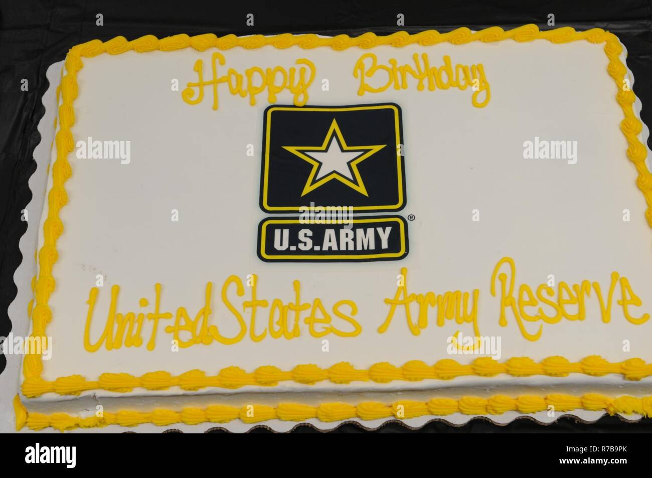 La Reserve De L Armee 75e Commandement De L Instruction Des Soldats De L Unite Basee A Houston Tenues De Participer A Une Ceremonie Gateau A Houston Texas Dimanche Avril 23 17 La Collecte L Observation