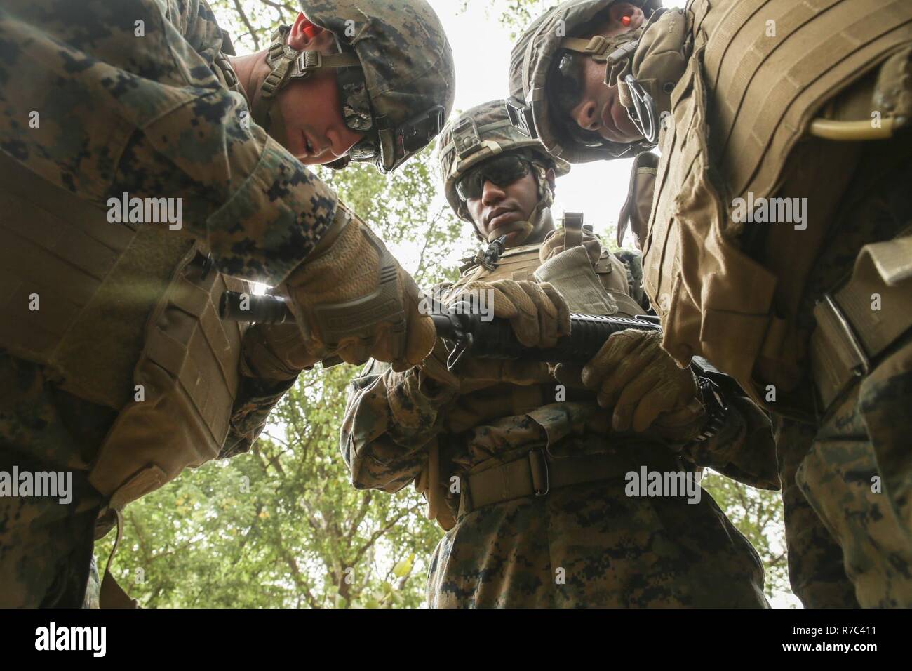 Marines avec des Groupe de travail air-sol marin - Afrique ...
