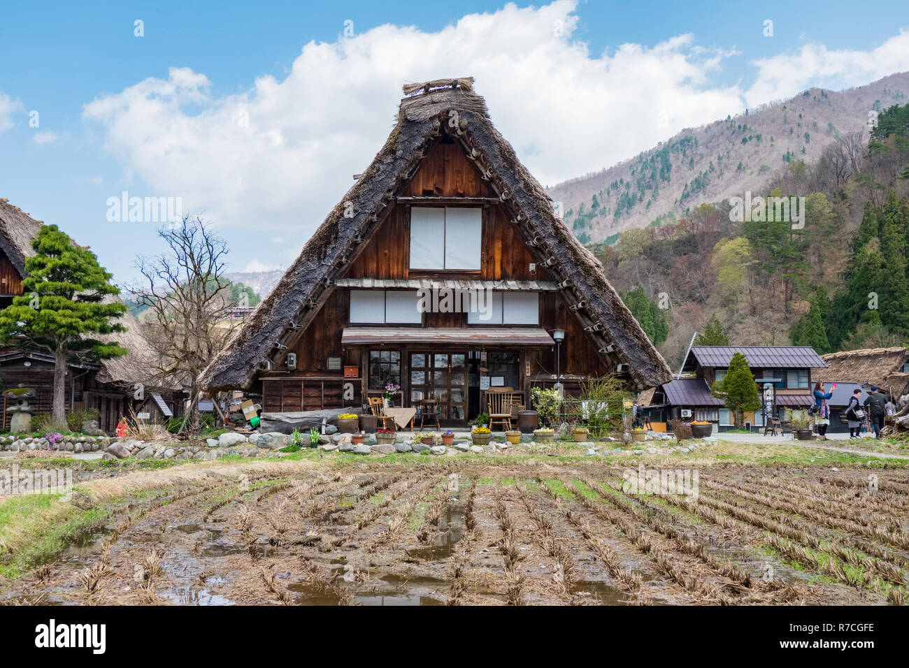 La célèbre Gassho-zukuri traditionnel gîte rural village Shirakawa-go, le Japon. Banque D'Images