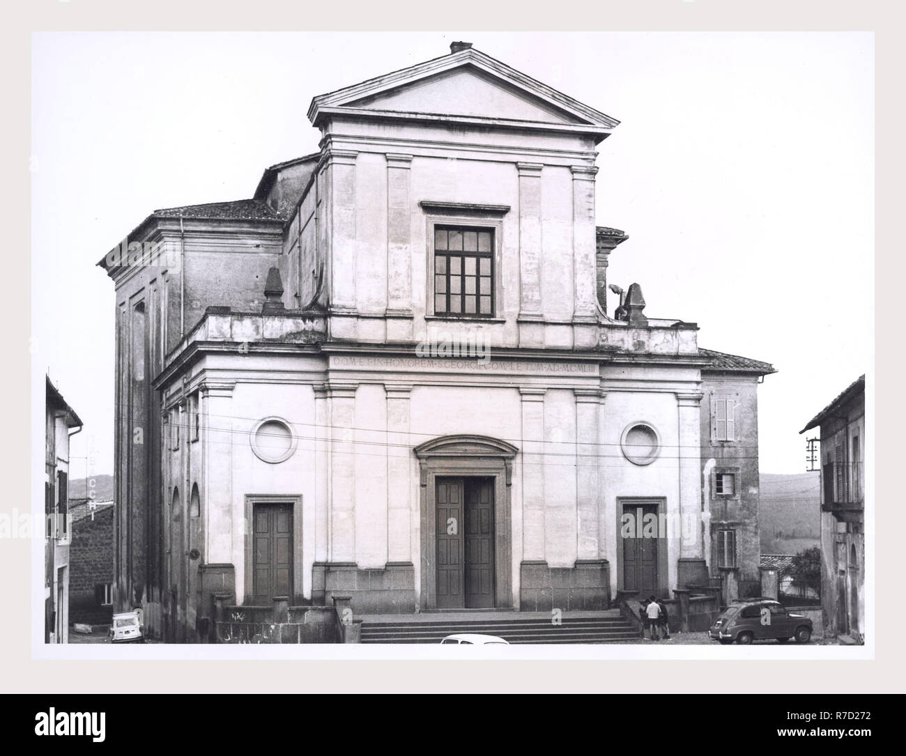 Latium Viterbo Oriolo Romano S. Giorgio, c'est mon l'Italie, l'Italie Pays de l'histoire visuelle, de l'architecture médiévale, la sculpture architecturale, lecturn candélabre Pascal et, de l'intérieur décoration en stuc. Cette église a été fondée au 16ème siècle, agrandie au 17ème siècle, remanié au xviiie siècle. Le bâtiment est la forme d'une croix grecque. Banque D'Images