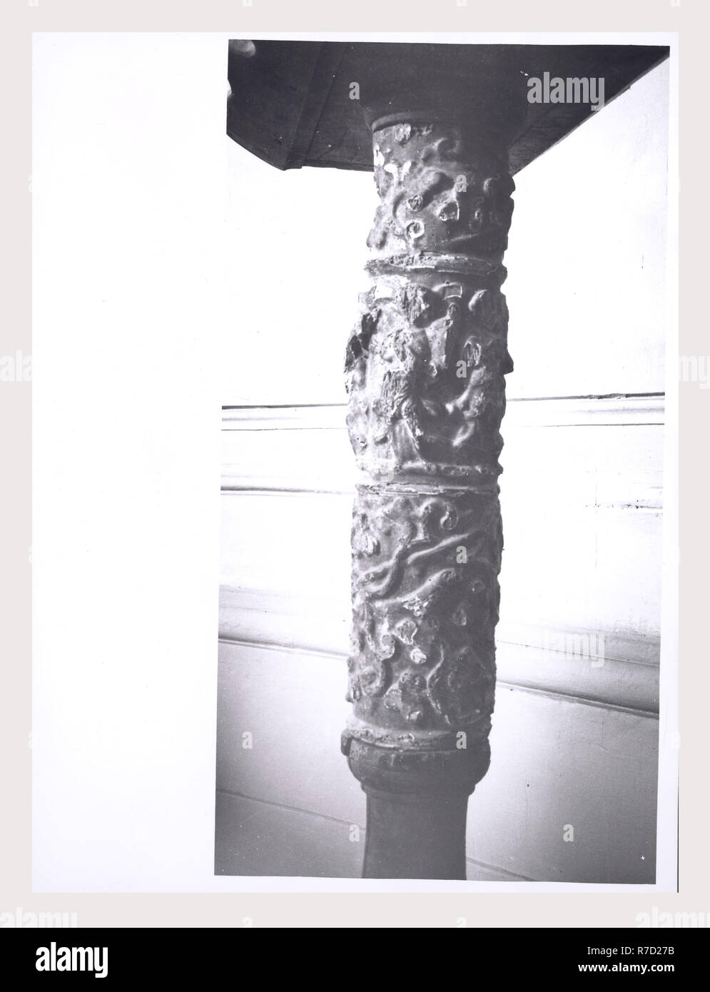 Latium Viterbo Oriolo Romano S. Giorgio, c'est mon l'Italie, l'Italie Pays de l'histoire visuelle, de l'architecture médiévale, la sculpture architecturale, lecturn candélabre Pascal et, de l'intérieur décoration en stuc. Cette église a été fondée au 16ème siècle, agrandie au 17ème siècle, remanié au xviiie siècle. Le bâtiment est la forme d'une croix grecque. Banque D'Images