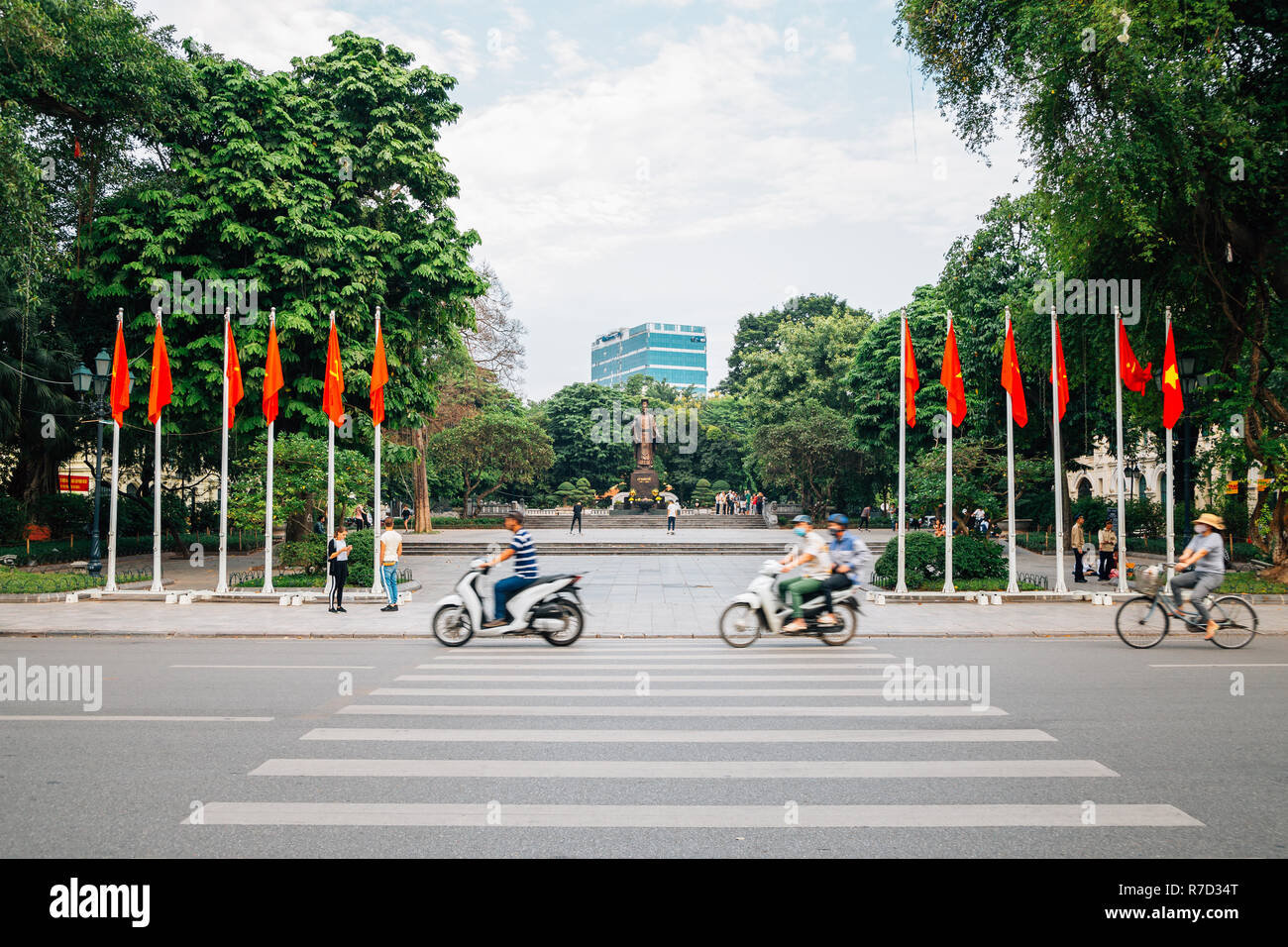 Hanoi, Vietnam - 11 octobre 2018 : Statue de Ly Thai To et au parc Lac Hoan Kiem Banque D'Images