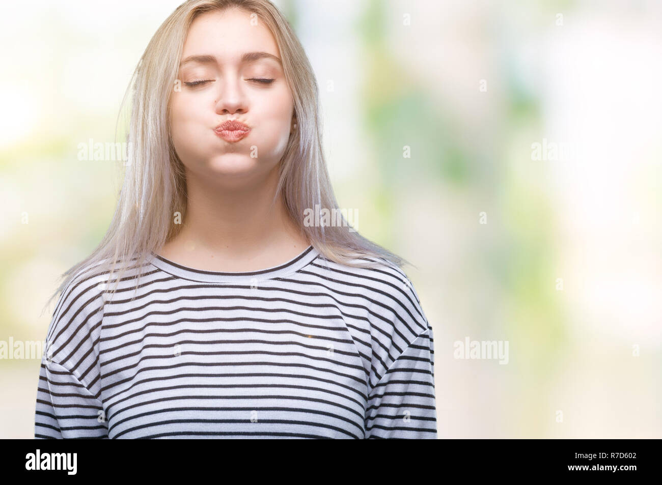 Télécharger gratuitement Images Jeune Femme Blonde Sur Fond Isole Que Quelques Bouffees Joues Avec actualisé par