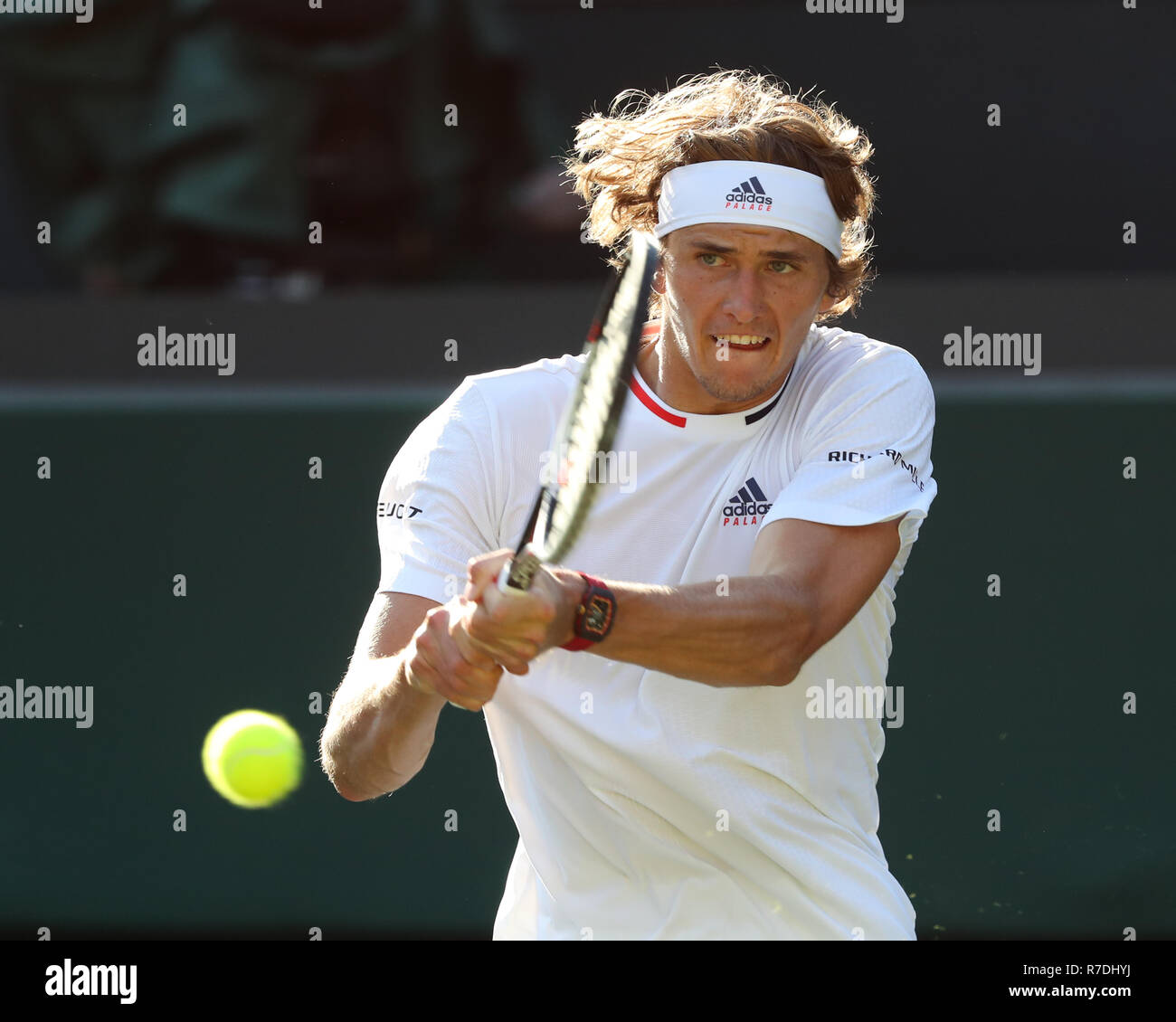 Joueur allemand Alexander Zverev en action à Wimbledon, Londres, Grande-Bretagne, Royaume-Uni. Banque D'Images
