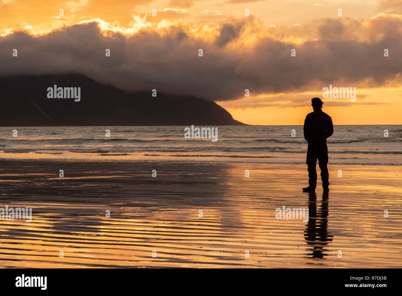 Coucher du soleil à Big Bay, côte ouest, Nouvelle-Zélande Banque D'Images