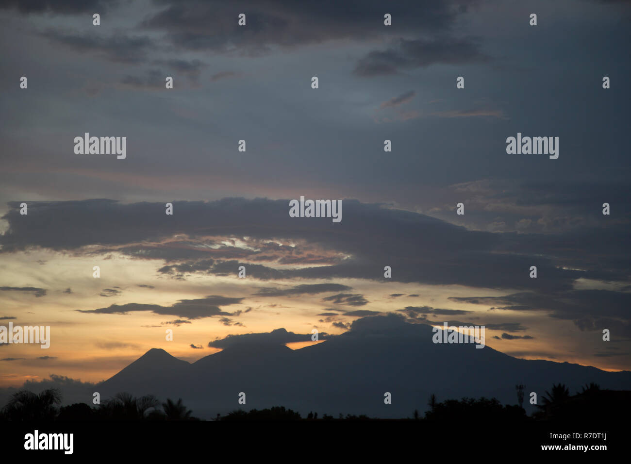 Volcan de Izalco, Cerro Verde y volcan Ilamatepec de Santa Ana) Banque D'Images