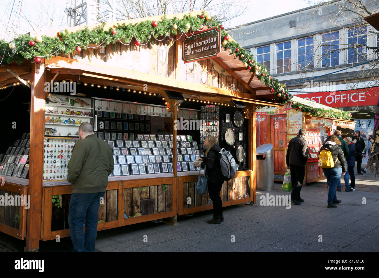 Southampton, UK. 9Th Mar 2018. Les gens étaient sortis tôt un dimanche matin, profitant du ciel bleu sur le marché de Noël à Southampton. Avec seulement 16 jours restant jusqu'au grand jour personnes commandez tôt pour battre les foules.Credit : Keith Larby/Alamy Live News Banque D'Images