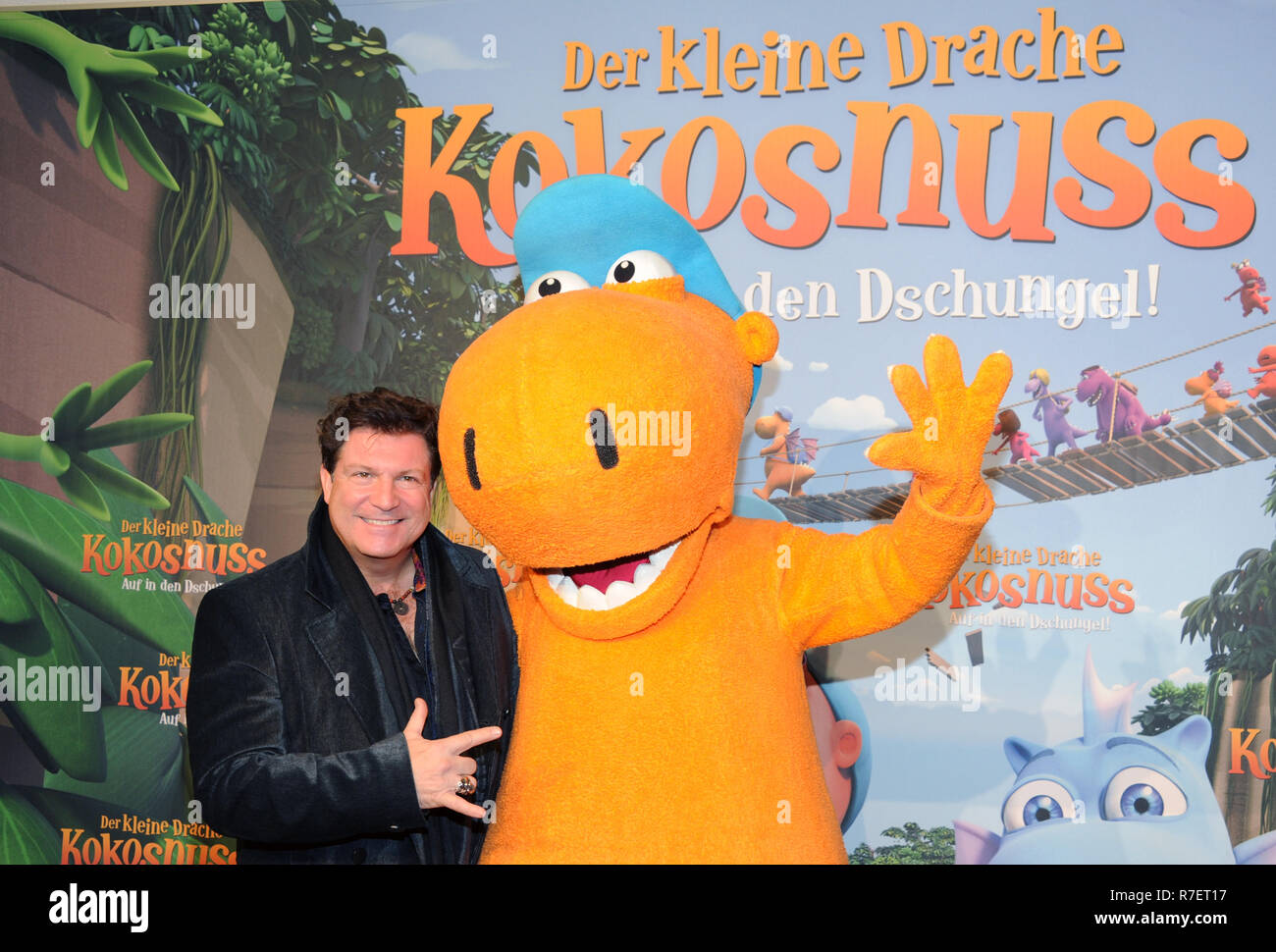 09 décembre 2018, Bavaria, Munich : l'acteur Francis Fulton-Smith vient à la première du film 'Le petit dragon - noix de coco dans la jungle'. Le film d'animation sur les aventures du petit dragon de feu sera montré dans les cinémas Le 27 décembre 2018. Photo : Ursula Düren/dpa Banque D'Images