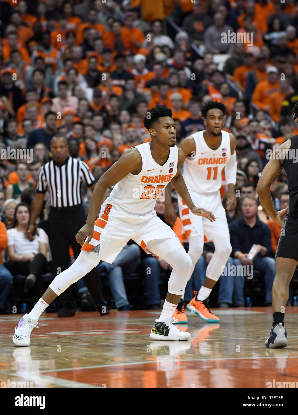 Syracuse, NY, USA. Dec 8, 2018. Syracuse garde junior Tyus Bataille (25) au cours de la première moitié de jouer comme l'Orange de Syracuse défait les Georgetown Hoyas 72-71 au Carrier Dome à Syracuse, New York. Photo par Alan Schwartz/Cal Sport Media/Alamy Live News Banque D'Images