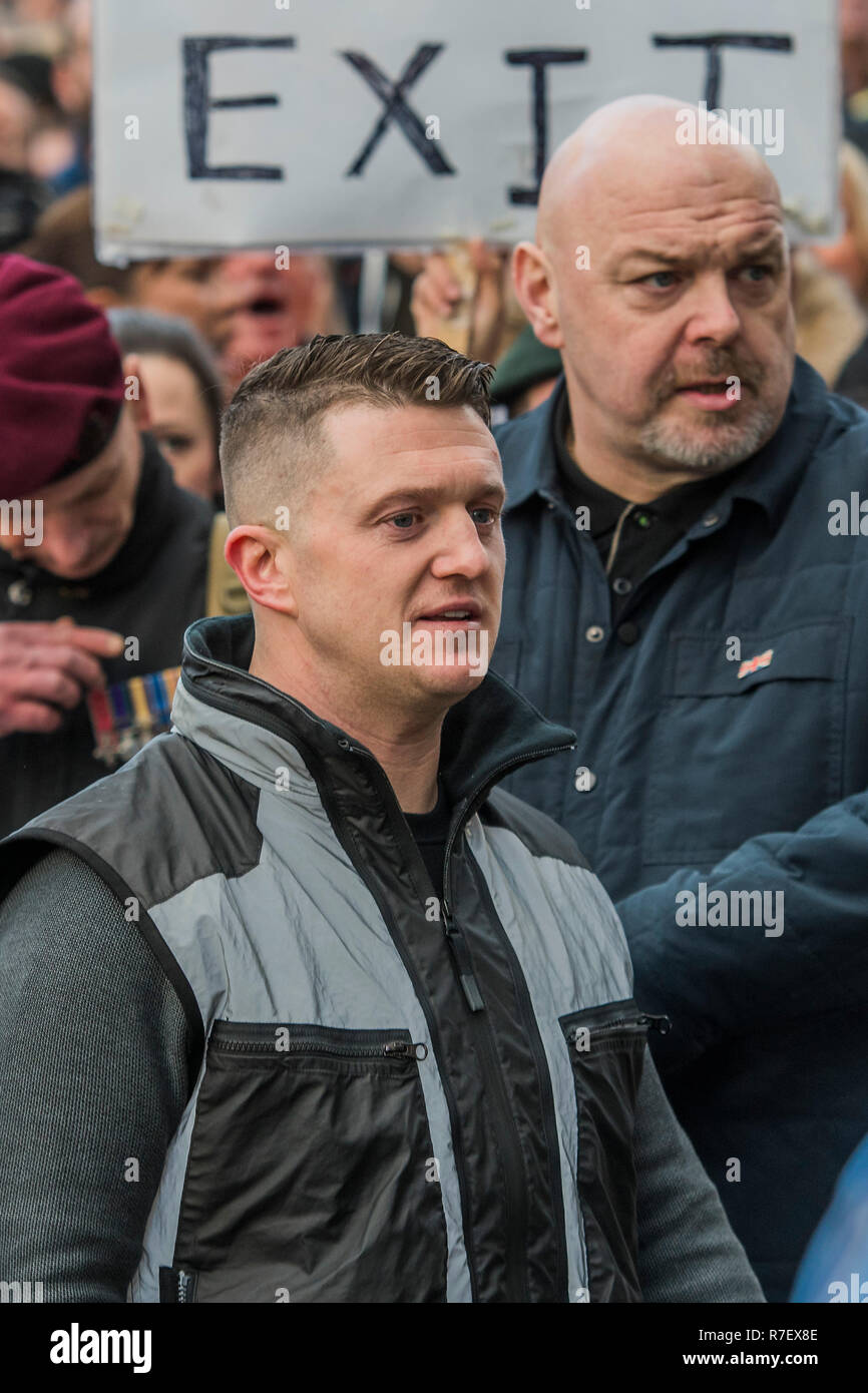 Tommy Robinson (photo) et des anciens combattants à la tête d'une trahison de l'UKIP Brexit - Brexit signifie quitter Mars à central London à Westminster. Banque D'Images