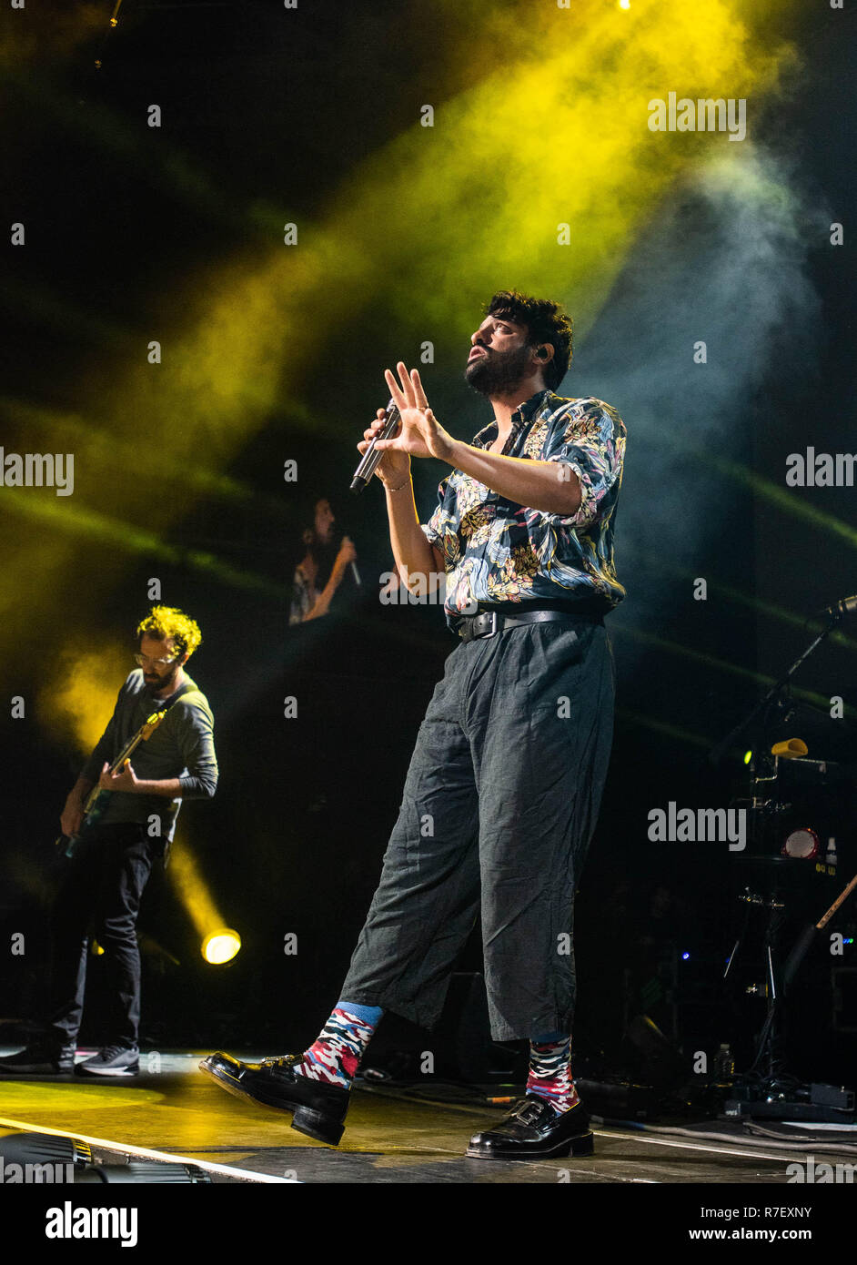 San Jose, Californie, USA. 8 décembre 2018. Sameer Gadhia de jeunes le géant effectue sur scène au SAP Centre au cours de l'ALT 105,3 pas si douce nuit à San Jose, Californie. Photo : Chris Tuite/imageSPACE/MediaPunch MediaPunch Crédit : Inc/Alamy Live News Banque D'Images