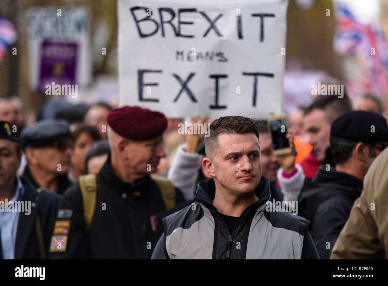 Brexit trahison de mars. Les protestataires ont manifesté à ce qu'ils considèrent comme une trahison par le gouvernement britannique à ne pas suivre à travers avec la sortie de l'UE dans sa totalité après le référendum. Tommy Robinson, Brexit signifie quitter Banque D'Images