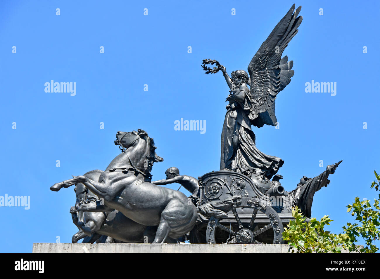 Close up de la Quadriga char de bronze au-dessus de Wellington Arch un arc de triomphe également connu sous le nom de Constitution Arch à Hyde Park Corner London England UK Banque D'Images