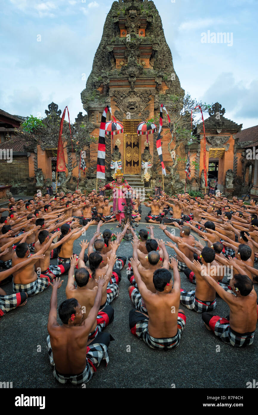 Performance de la danse Kecak Bali, Ubud, Bali, Indonésie Banque D'Images