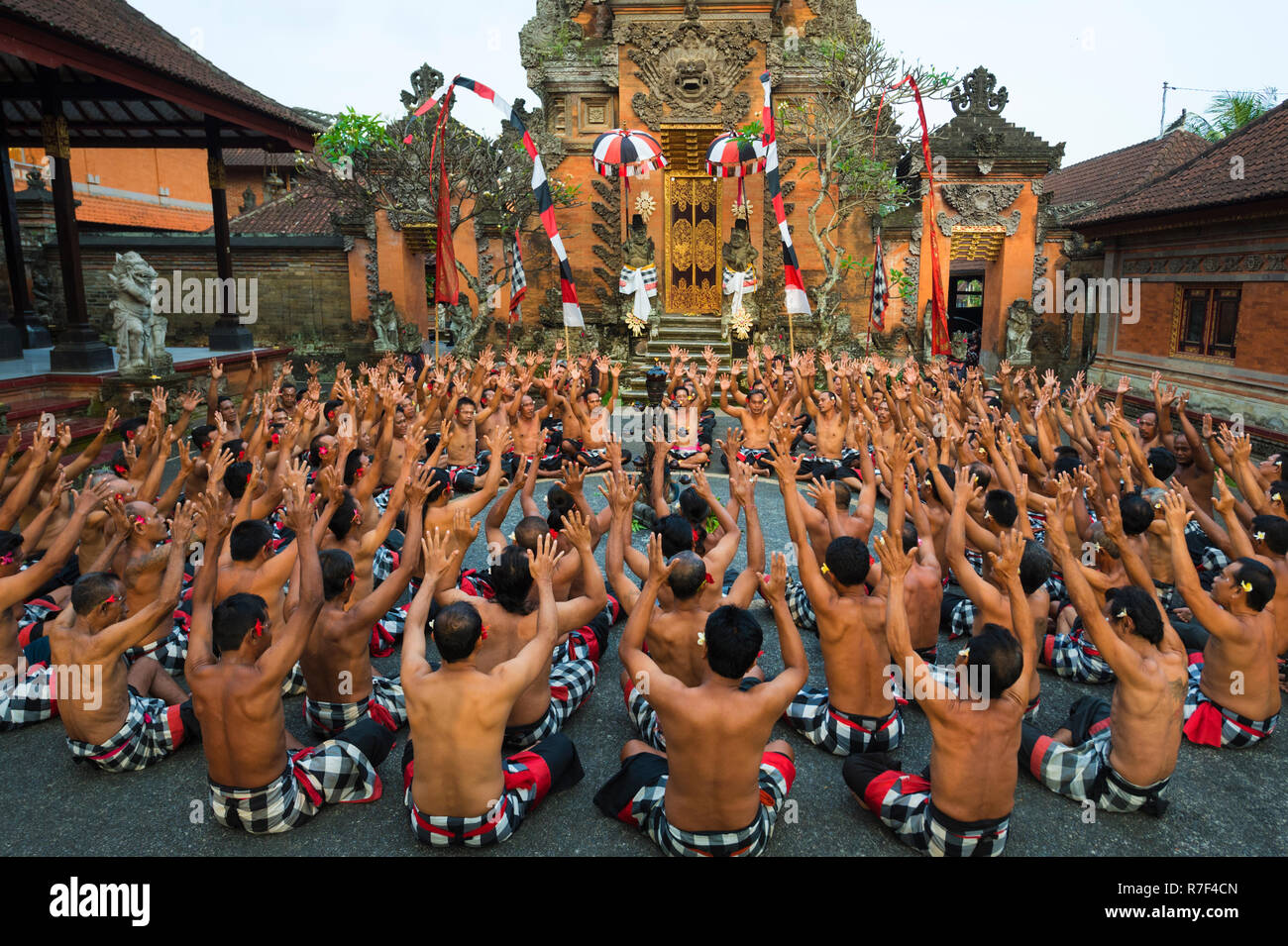 Performance de la danse Kecak Bali, Ubud, Bali, Indonésie Banque D'Images Performance de la danse Kecak Bali, Ubud, Bali, Indonésie Banque D'Images