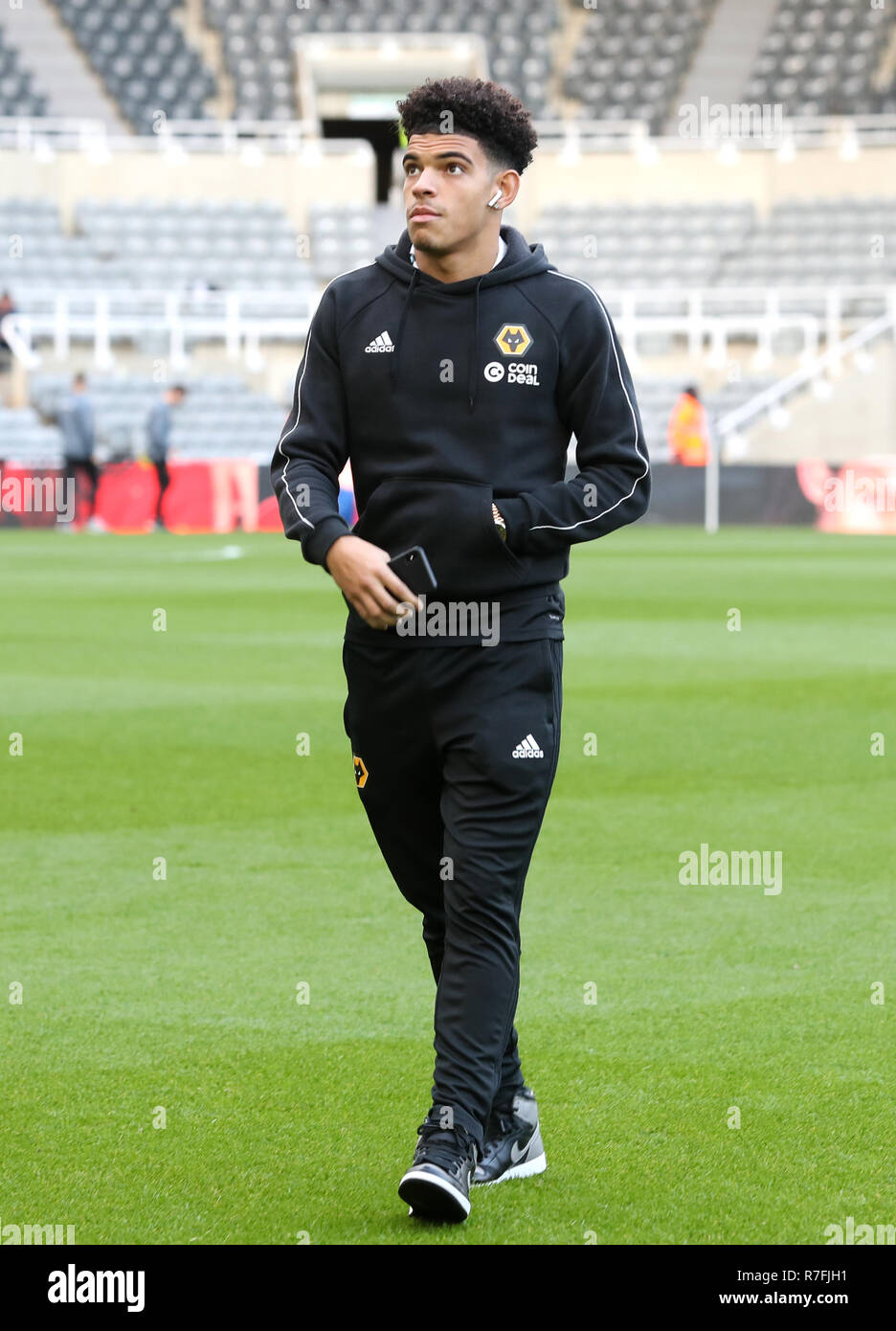 Wolverhampton Wanderers' Gibbs-White avant le premier match de championnat à St James' Park, Newcastle. Banque D'Images