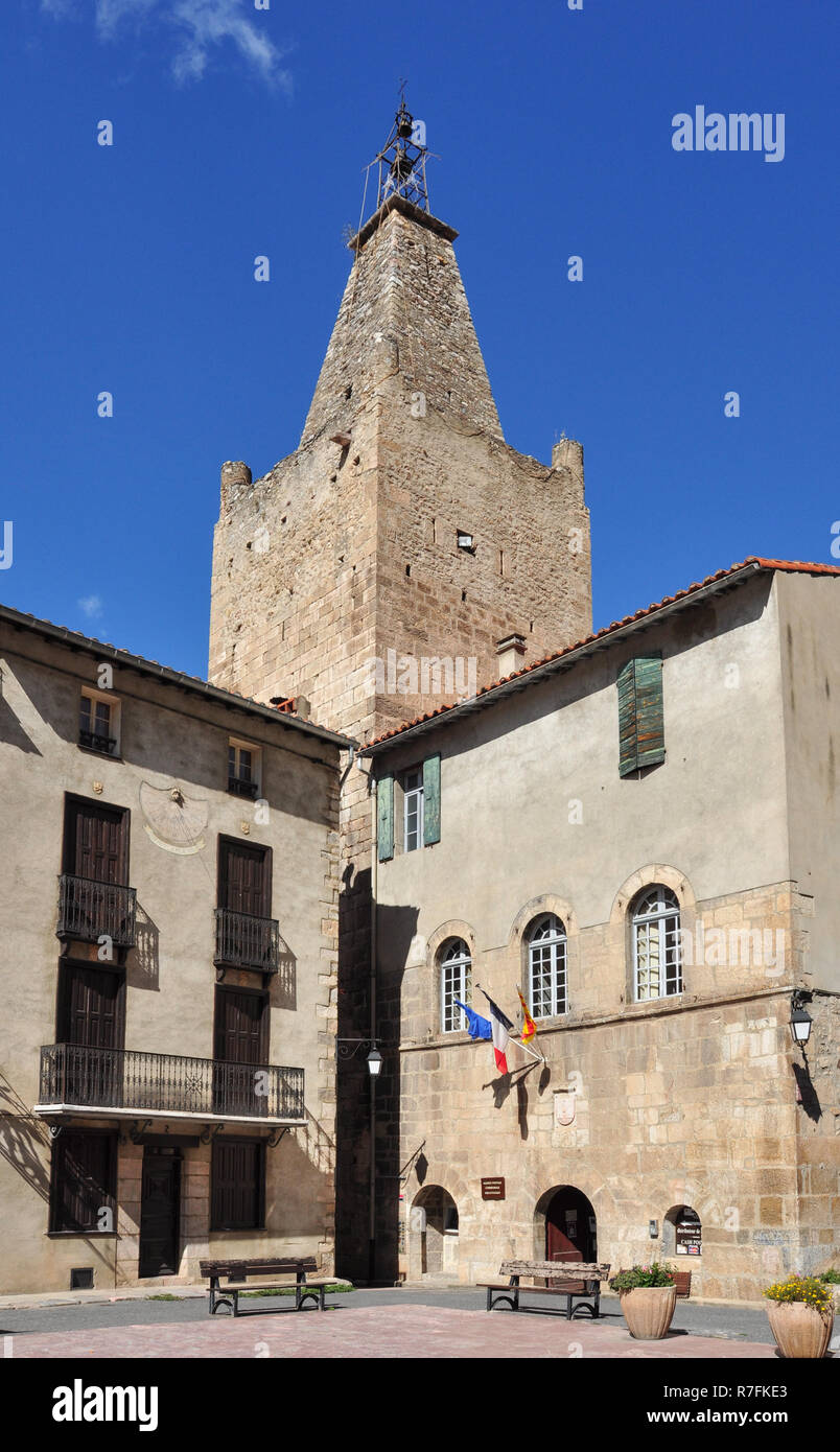 L'hôtel de ville, bureau de poste et le Beffroi, Villefranche-de-Conflent, Pyrénées-Orientales, Occitanie, France Banque D'Images