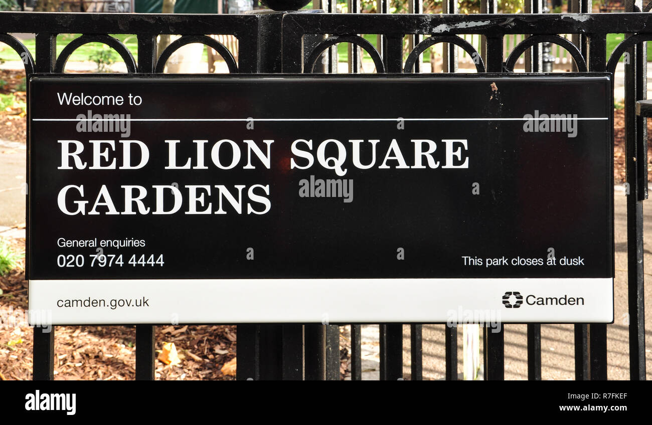Signe, Red Lion Square Gardens, Holborn, London, England, UK Banque D'Images