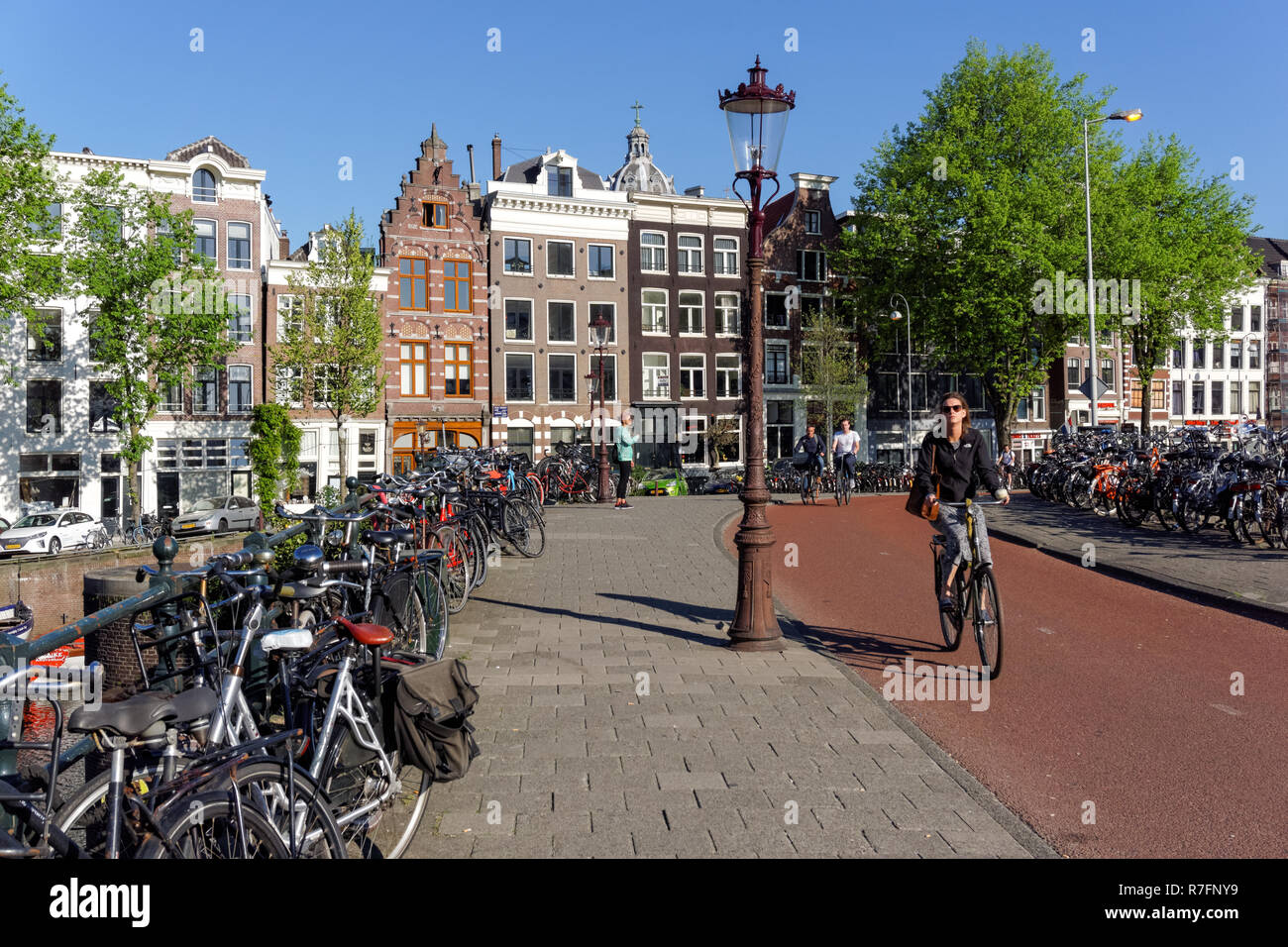 Les cyclistes à Amsterdam, Pays-Bas Banque D'Images