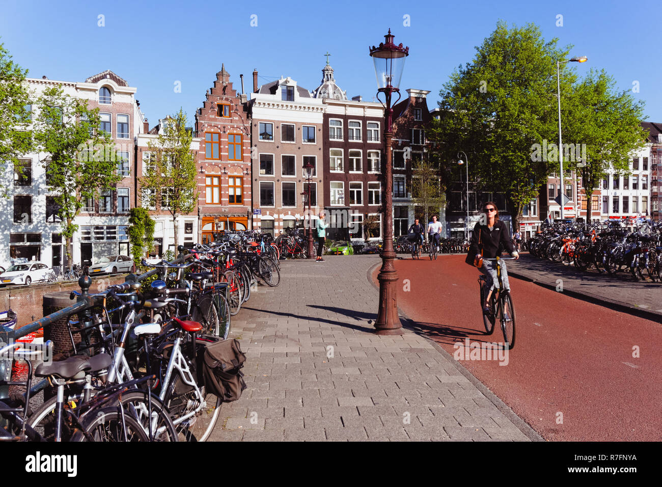 Les cyclistes à Amsterdam, Pays-Bas Banque D'Images