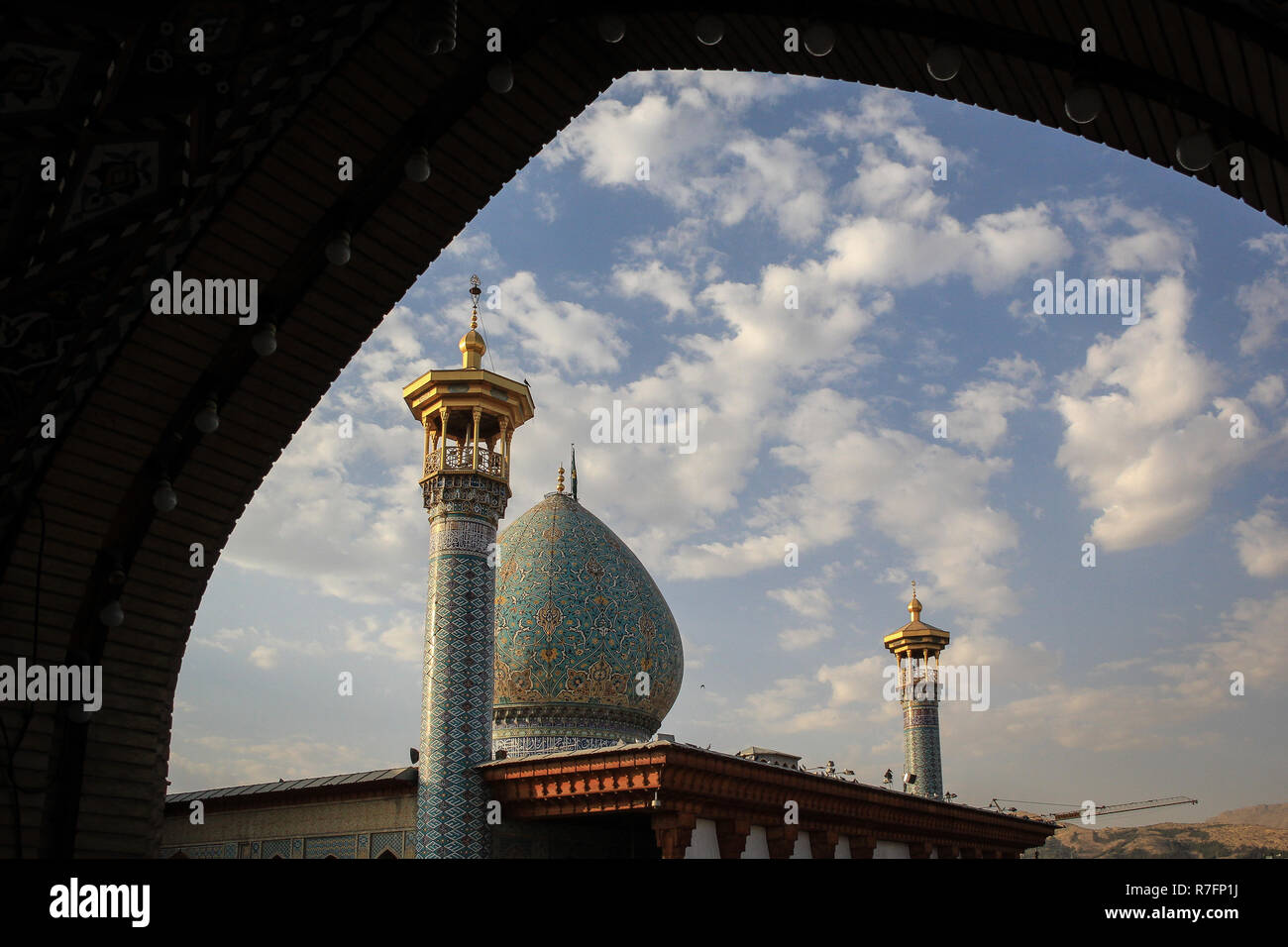 Le sanctuaire de Shāh Chérāgh (persan: شاه چراغ) est un monument funéraire et une mosquée à Shiraz, en Iran. Banque D'Images