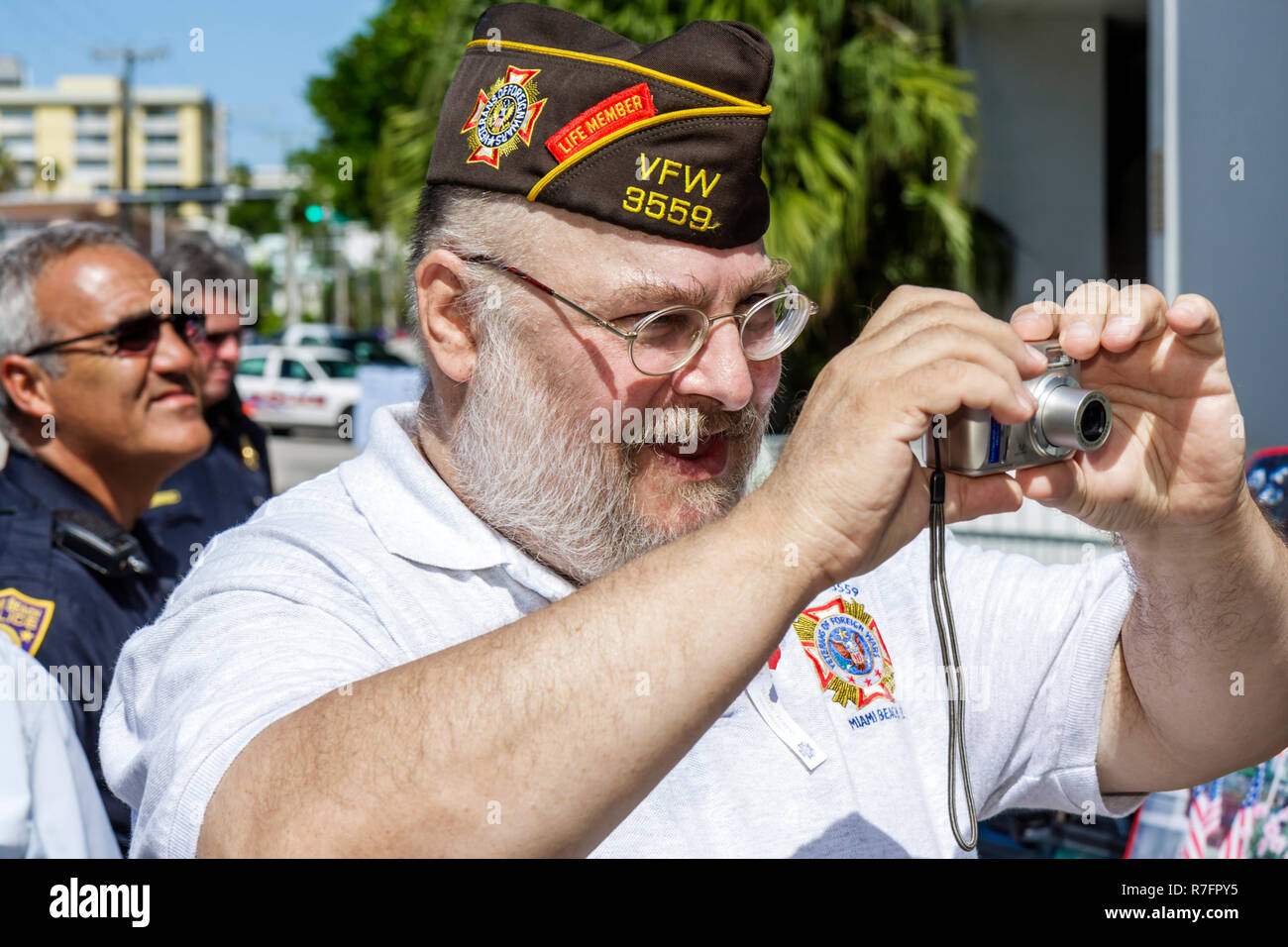 Miami Beach Florida,Miami Beach,police Station,Memorial Day Ceremony,Federal Holiday,Remember,honneur,vétéran de la guerre,militaire,VWF,homme hommes adultes Banque D'Images