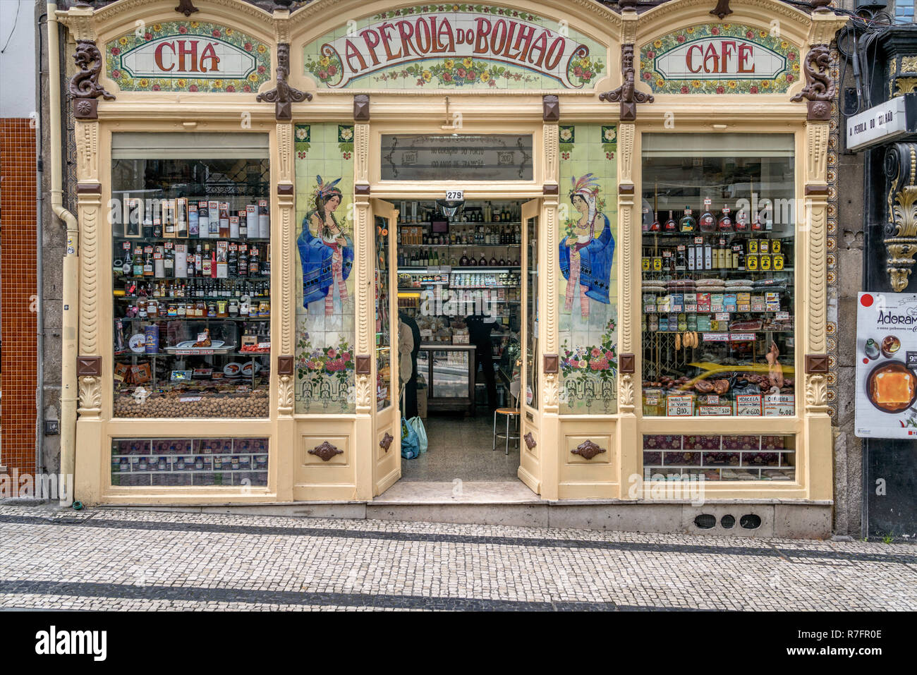 Un épicier Perola do Bolhão, Art nouveau shop/Porto , Portugal Banque D'Images