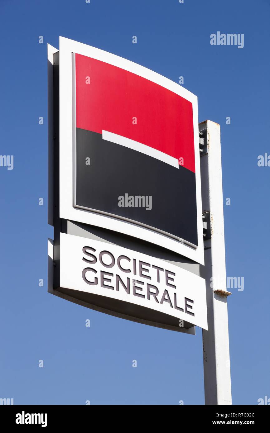 Nimes, France - 1 juillet 2018 : Societe Generale logo sur un panneau. Société Générale est une multinationale française Société de services bancaires et financiers Banque D'Images