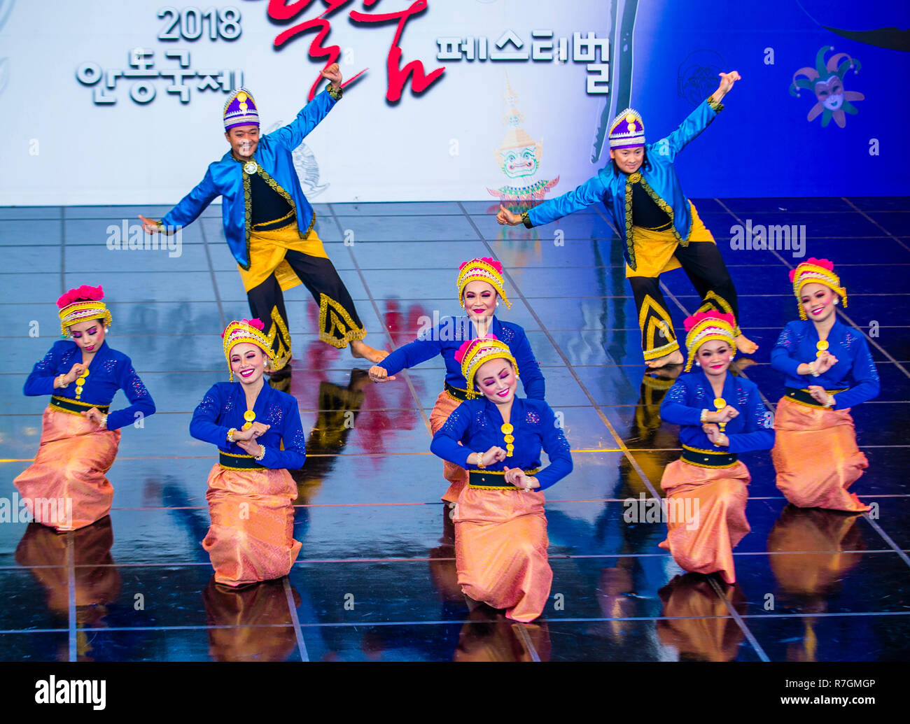 Des danseurs d'Anak seni asia Dance groupe de Malaisie se produisent au festival de danse Maskdance qui s'est tenu à Andong, en Corée du Sud Banque D'Images