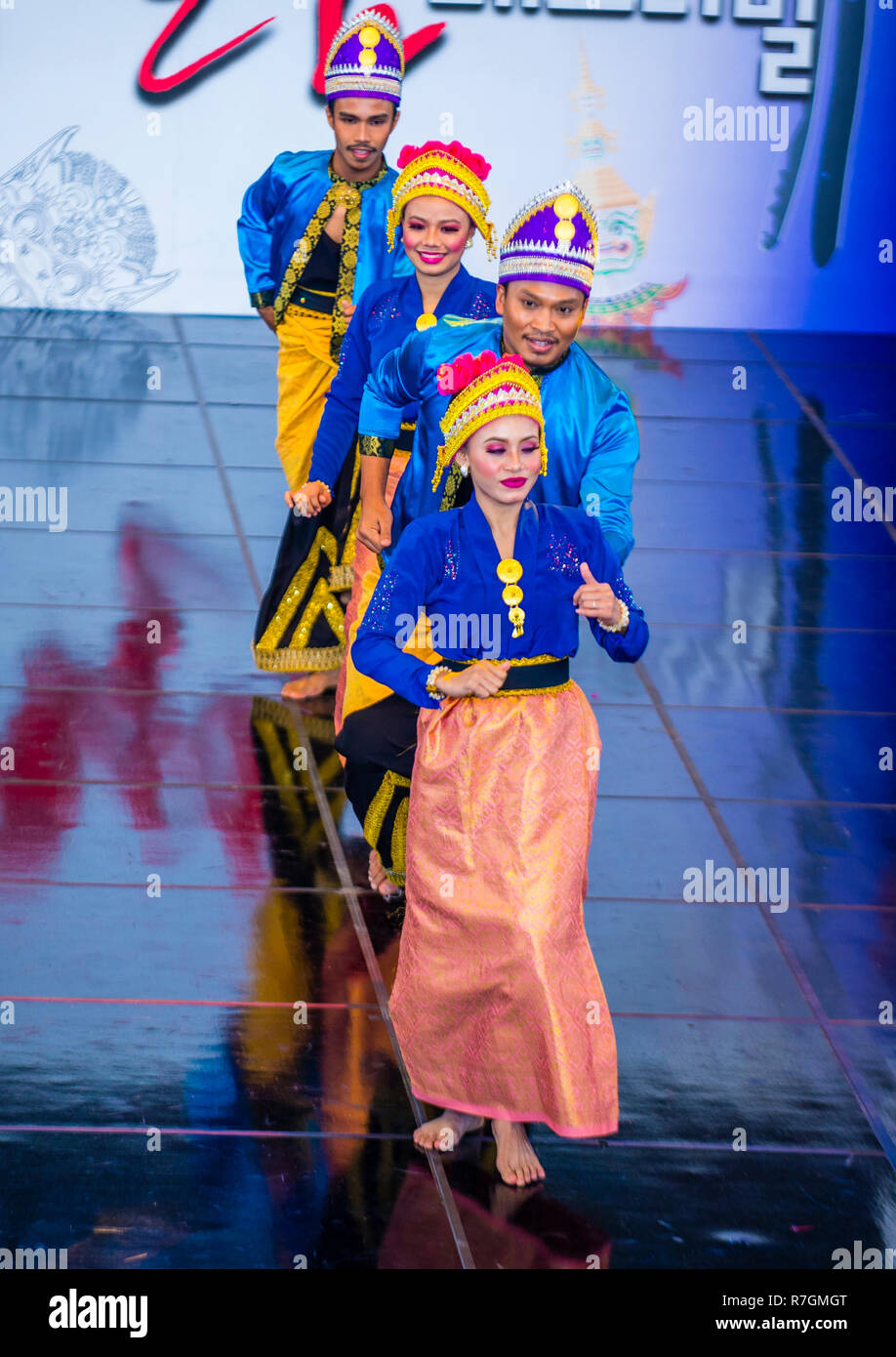 Des danseurs d'Anak seni asia Dance groupe de Malaisie se produisent au festival de danse Maskdance qui s'est tenu à Andong, en Corée du Sud Banque D'Images