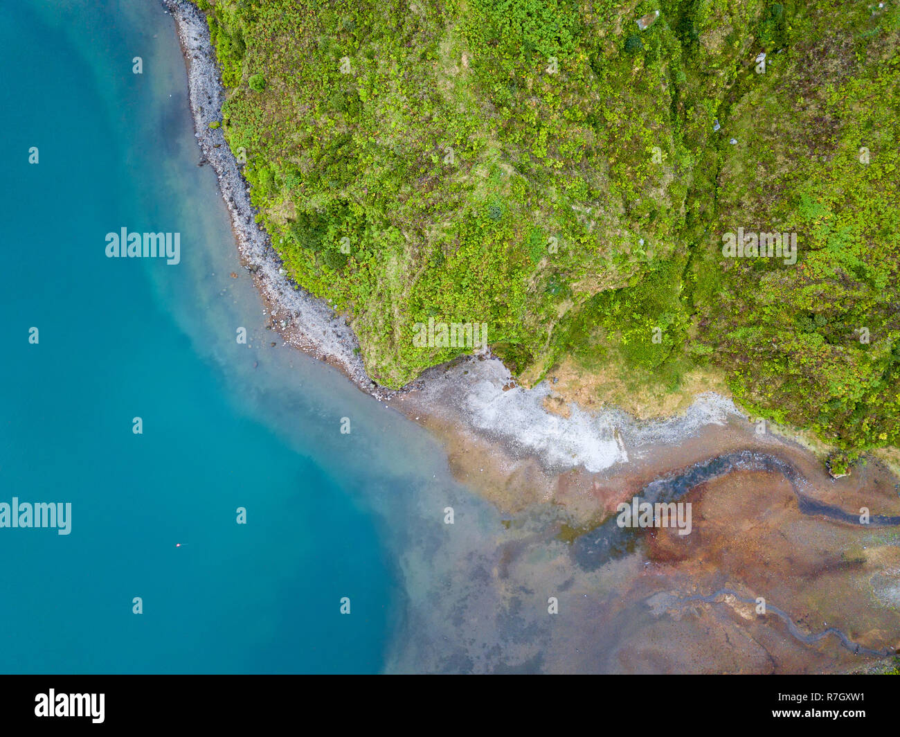 Vue aérienne de Lagoa do Fogo, un lac volcanique à Sao Miguel, Açores. Paysage Portugal prises par drone. Une attraction touristique. Banque D'Images