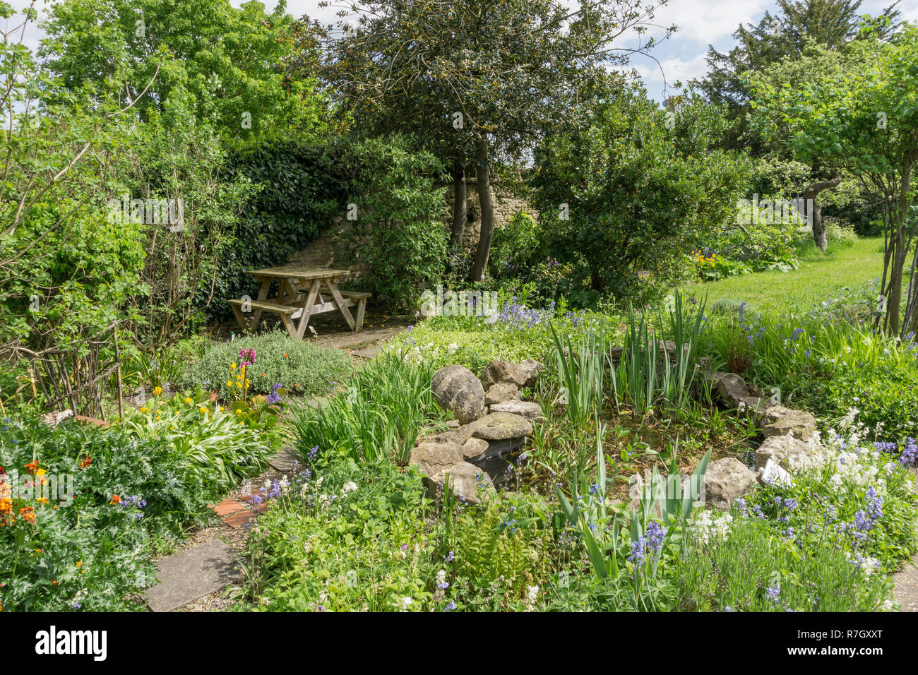 Le jardin fleuri clos en été à la Cowper et Newton musée, Olney, España Banque D'Images