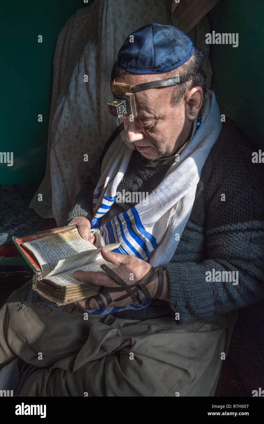 Zablon a Simintov'on croit être le dernier juif d'Afghanistan. Il est également le gardien de la seule synagogue de Kaboul, Afghanistan. Banque D'Images