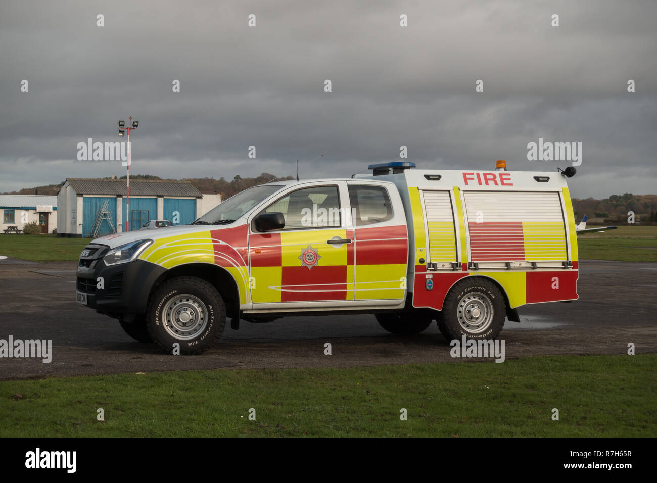 Isuzu Camion à incendie à Wolverhampton, Halfpenny Green Airport, Bobbongton, Staffordshire, Royaume-Uni Banque D'Images