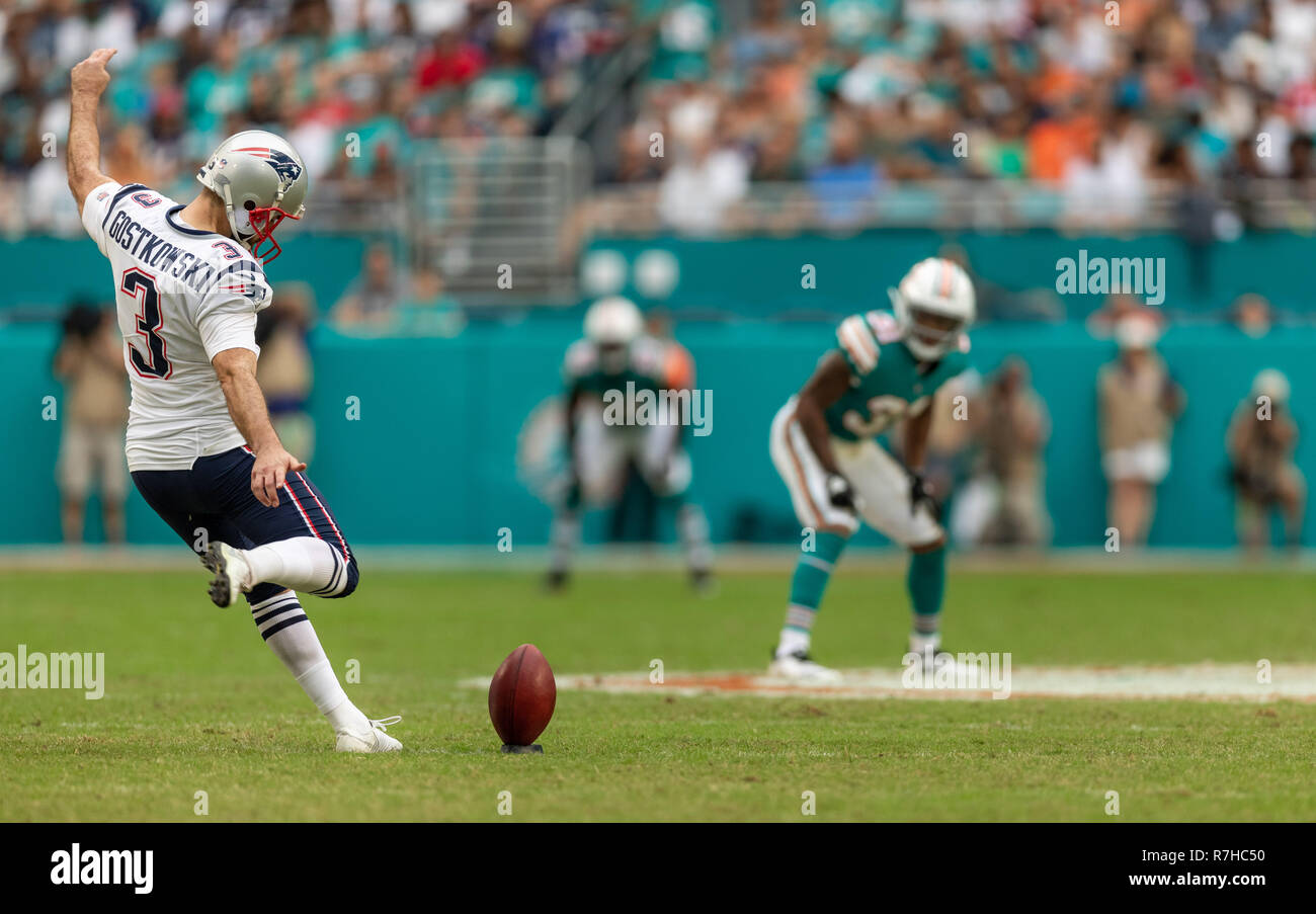 9 décembre 2018 - New England Patriots Kicker # 3 Stephen Gostkowski le coup d'envoi de la 2e moitié au cours de la Miami Dolphins v New England Patriots le 9 décembre 2018 Crédit : Dalton Hamm/ZUMA/Alamy Fil Live News Banque D'Images