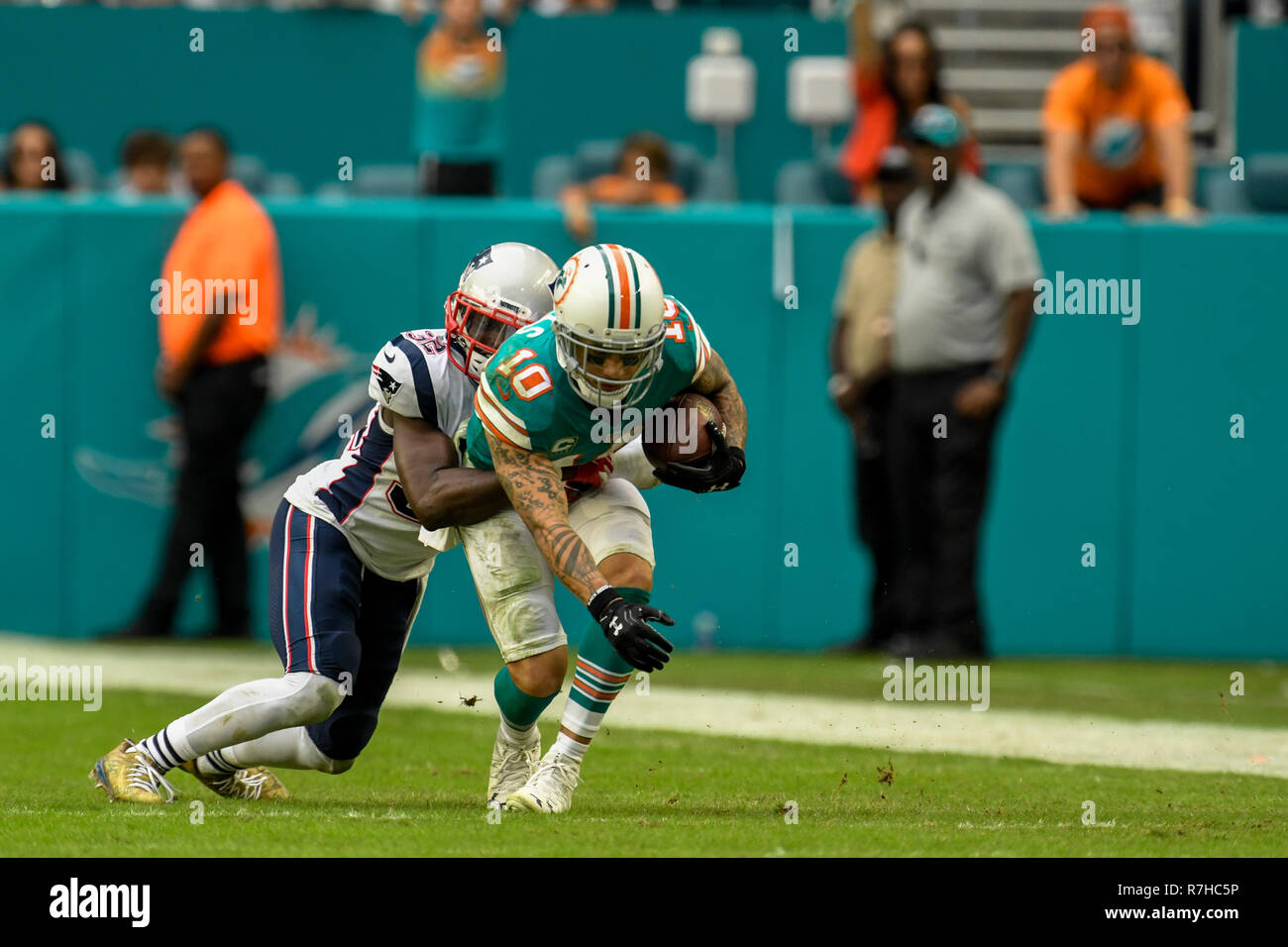 Miami, Floride, USA. 9Th Mar, 2018. 10 Kenny Stills tente de briser un s'attaquer au cours de la Miami Dolphins v New England Patriots sur Décembre 9, 2018 Crédit : Dalton Hamm/ZUMA/Alamy Fil Live News Banque D'Images