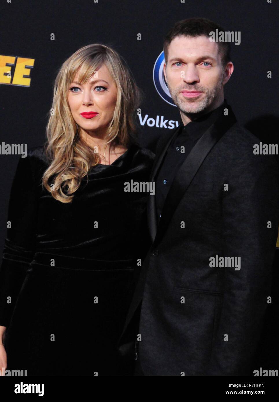 Hollywood, Etats-Unis. 09Th Nov, 2018. HOLLYWOOD, CA - 9 décembre : Directeur Travis Knight et épouse Penny Knight assister à Paramount Pictures présente la première mondiale de 'BumbleBee' le 9 décembre 2018 au Théâtre chinois de Grauman à Hollywood, Californie. Credit : Barry King/Alamy Live News Banque D'Images