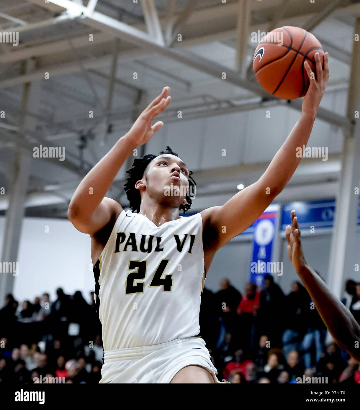 Hyattsville, Maryland, USA. Dec 8, 2018. 9 décembre 2018 : Saint Paul's VI Josiah junior Freeman durs à l'ARS panier pendant la numérotation de sauvetage à Hoopfest National DeMatha High School, à Hyattsville, Maryland, le 9 décembre 2018. En action à l'échelle nationale entre les poids lourds de classe. # 1 Montverde défait # 11 57-50 Saint Paul VI et # 2 IMG Academy BAT # 6 73-67 DeMatha Scott Serio/Eclipse Sportswire/CSM/Alamy Live News Banque D'Images